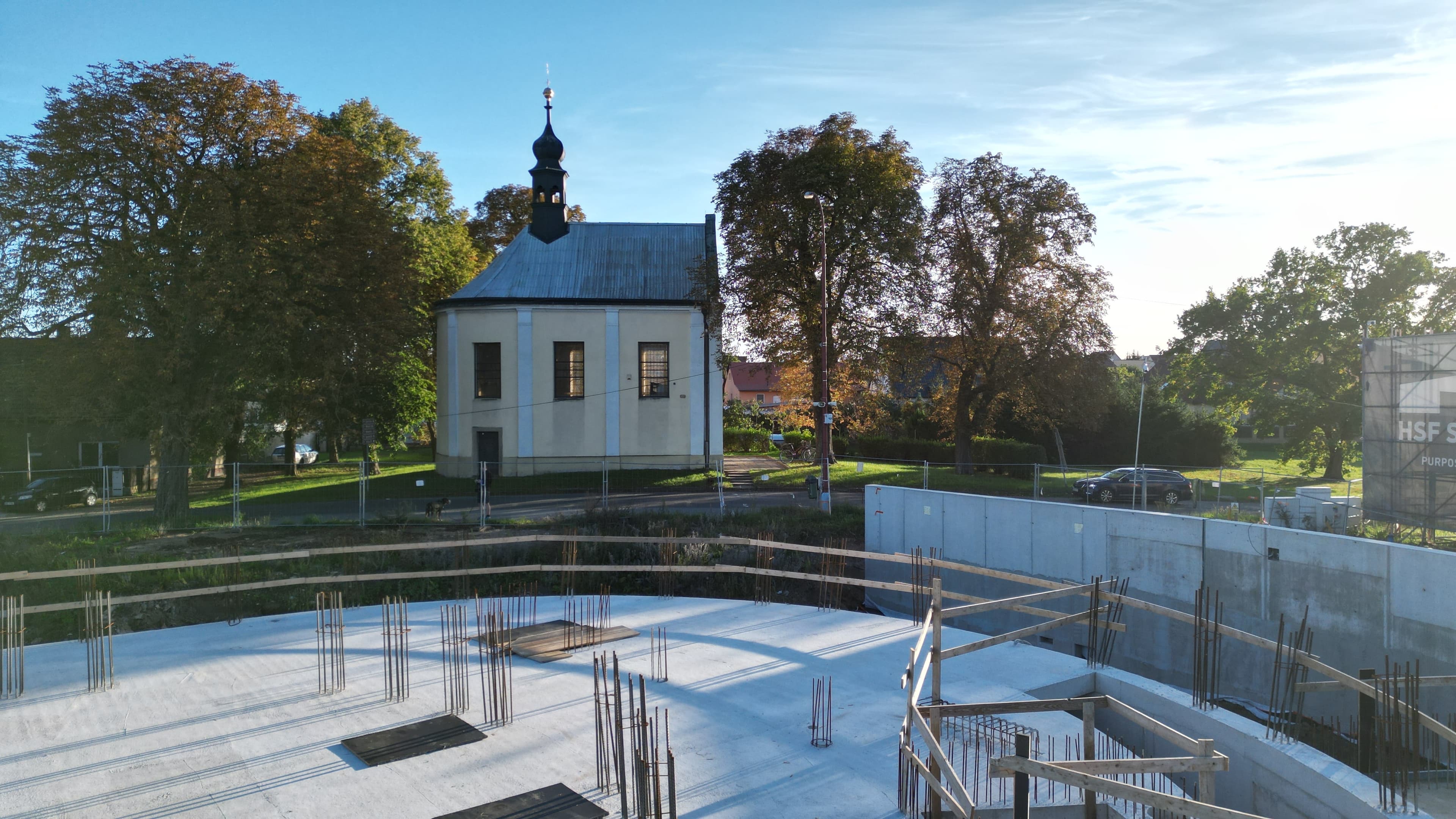 září 2026